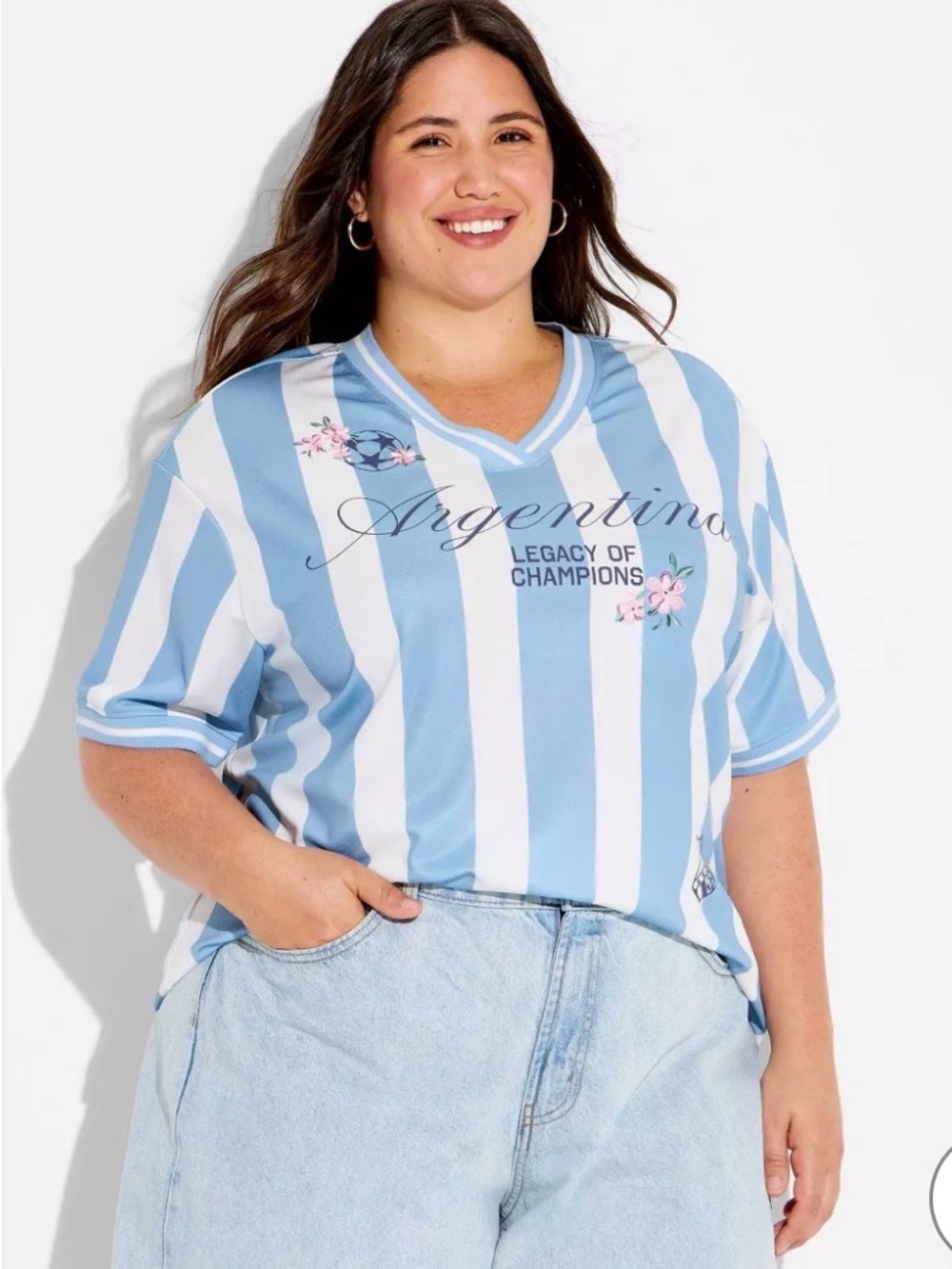 Zoe + Liv Striped V-Neck Jersey - Light Blue & White PTP 28’ L 29.5’